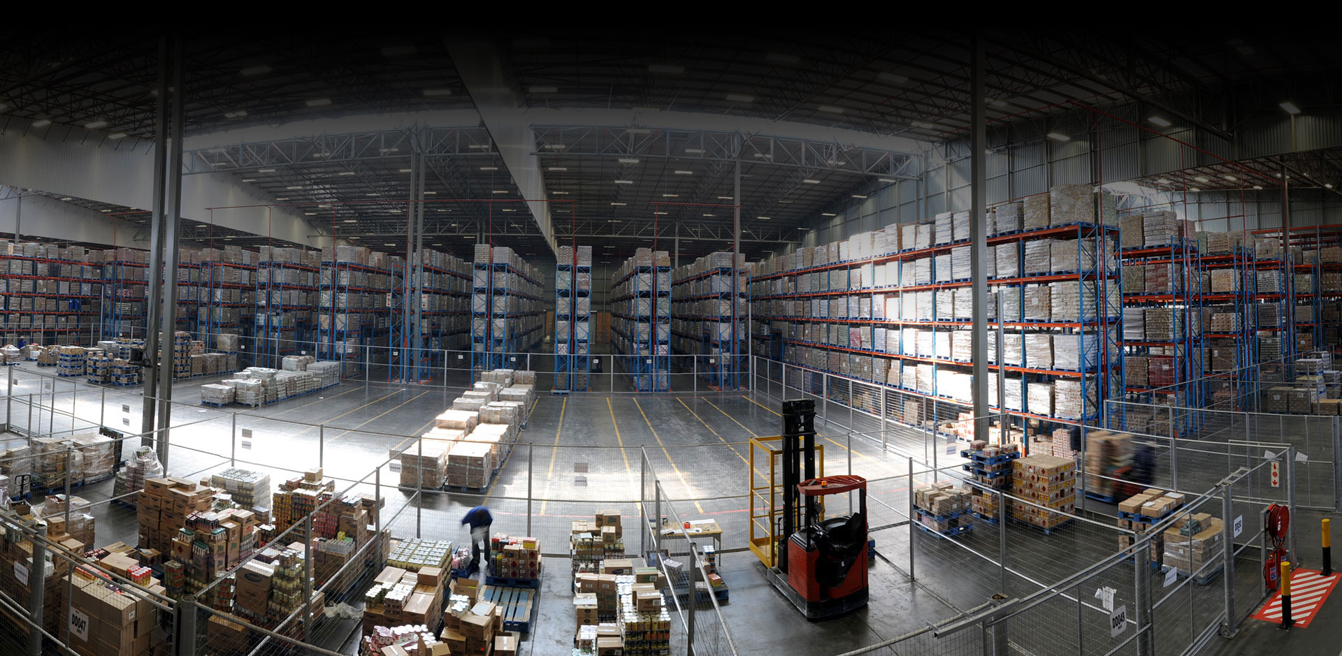 Commercial Cargo Loading on Aircraft